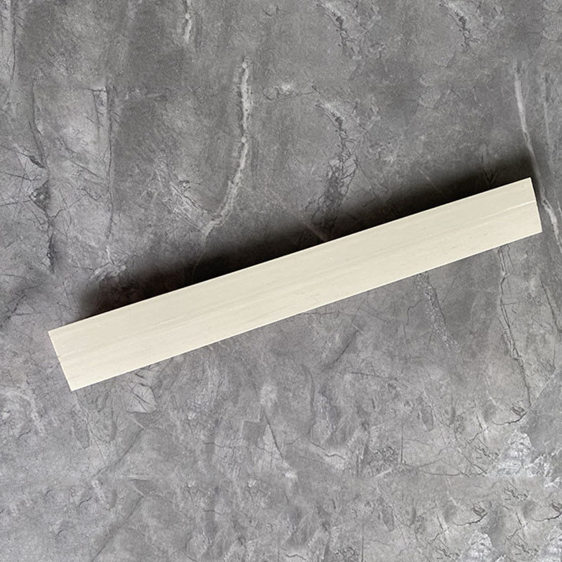 スーパーマーケットの塗布のための長さ2m 2.7m 3mポリ塩化ビニールの幅木のプラスチック